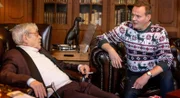 Thorsten (Devid Striesow, re.) versucht Karl-Eduard (Wolf-Dietrich Sprenger) als Investor zu gewinnen.