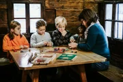 Kinder basteln Strohsterne