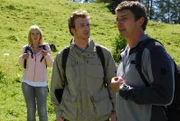 Marja Otto (Denise Zich, l.) steht kurz vor der Hochzeit, während Martin (Hans Sigl, r.) und sein Bruder Hans (Heiko Ruprecht, m.) Beziehungsprobleme plagen.