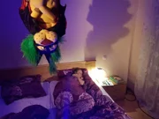 Vampir OLI in Davinas Schlafzimmer