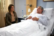 ARD/MDR IN ALLER FREUNDSCHAFT, "Im Eifer des Gefechts". Nach einem Streit ist Sevim Ritter (Sema Meray) zu ihrer Tochter Arzu nach Leipzig gefahren. Ihr Mann Klaus (Rolf Kanis) ist ihr mit dem Auto hinterhergefahren, hat aber einen Autounfall verursacht. Als Sevim ihn in der Klinik besucht, ist sie froh, dass ihm nichts schlimmeres passiert ist, aber der Streit ist noch nicht ausgestanden: Klaus drängt Sevim endlich ihr Kosmetikstudio zu verkaufen und mit ihm den Ruhestand zu genießen.