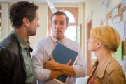 ARD/HEITER BIS TÖDLICH - AKTE EX II. Staffel (8 neue Folgen), Folge 12 "Auf Entzug" am Dienstag (26.11.13) um 18.50 Uhr im Ersten. Der strenge Mathelehrer Ehricke ist ermordet worden. Kristina Katzer (Isabell Gerschke, r.) und Lukas Hundt (Oliver Franck, l.) befragen Florian Deuter (Markus Böker, M.), den überaus beliebten Fachbereichsleiter Mathe.