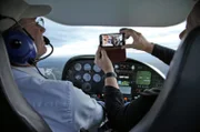 Selfie im Flug mit Kurt Stüwe und Team.