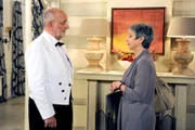 Alfred (Rolf Nagel, l.) fühlt sich ein wenig bedrängt von der forschen Rita (Monika Häckermann, r.).