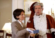 ...später muss Dirk Matthies wohl oder übel einspringen, denn der echte Weihnachtsmann ist blau...
