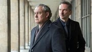 In Berlin suchen Staatssekretär Lämmle (Rolf Kanies) und Markus Fischer (David C. Bunners), Chef des Krisenstabes, nach einer politischen Lösung.