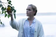Lou Simms (Kiernan Shipka)