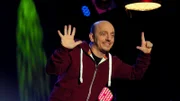 Comedian Bernhard Hoëcker moderiert die Sendung "Die wunderbare Welt des Lachens".