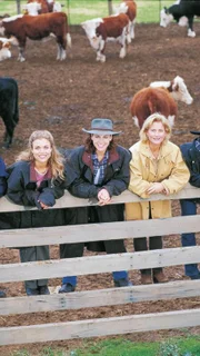 V. L.: Jodi Fountain (Rachael Carpani), Tess Silverman McLeod (Bridie Carter), Claire McLeod (Lisa Chappell), Meg Fountain (Sonia Todd) und Becky Howard (Jessica Napier).