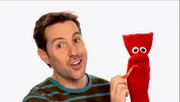 David und Red putzen sich mit ihren Zahnbürsten die Zähne blitzeblank.