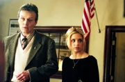 Rupert Giles (Anthony Stewart Head), Buffy (Sarah Michelle Gellar).