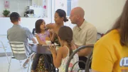 Michael wird beruflich für drei Jahre von Kalifornien nach Italien versetzt. Mit seiner Frau Lois und den beiden Töchtern suchen sie eine Villa mit italienischem Charme. Da beide in ihrer Kindheit bereits mehrere Jahre im Ausland gelebt haben, ist der Umzug nichts Neues für das Paar und eine Möglichkeit für ihre Töchter, eine neue Kultur kennenzulernen.