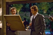 Original oder Fälschung? Der Besitzer AP Caid (Gerald Hauser, l.) ist zumindest davon überzeugt, Patrick Jane (Simon Baker, r.) das Original des 50 Millionen Dollar teuren Gemäldes zu zeigen.