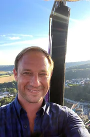 hr-Moderator Tobias Kämmerer.
