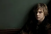 (1. Staffel) - Das verkorkste Elternhaus, in dem Tate (Evan Peters) aufgewachsen ist, hat seine Spuren hinterlassen: Der Teenager ist stark depressiv und hat seine Aggressionen nicht im Griff ...