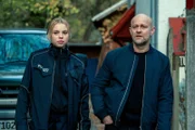 Tochter und Vater auf dem Weg zur Arbeit: Lea Zoë Voss als Charlotta Heffler, Jürgen Vogel als Robert Heffler.