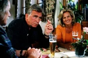 "Soko Kitzbühel", "Maximaler Profit." Der Unternehmer und Mitbesitzer der börsennotierten Firma SNS, Ingo Denk, wird im Swimmingpool seiner Kitzbüheler Villa ermordet aufgefunden. Karin und Andreas kreisen vier Hauptverdächtige ein: Karl Moosbauer, Georg Fleissner, Larissa Beck und Silvia Kiefer. Im Bild (v.li.): Franz Buchrieser (Karl Moosbauer), Heinz Marecek (Hannes Kofler), Andrea L'Arronge (Gräfin Schönberg).