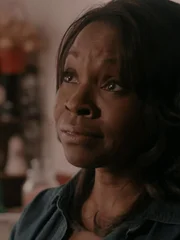 Esther Foster (Alicia Cuthbertson)