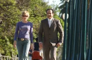 Soll Natalie (Traylor Howard, l.) ihrem Chef (Tony Shalhoub, r.) erzählen, dass sie glaubt, seiner Frau Trudy begegnet zu sein? Schließlich denkt er, sie sei ermordet worden ...