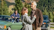 Der Bergdoktor Staffel 12 Folge 9 Alte Liebe: Hans Sigl als Bergdoktor Dr. Martin Gruber; Angela Roy als Katrin, Dominic Raacke als Arno Moosbach