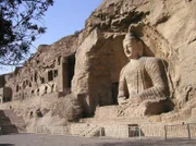 Die Höhle 20 mit einem der ältesten Buddhas dieser Anlage mit den Gesichtszügen des Wei-Kaiser.