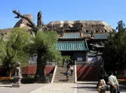 Eingang der Weltkulturerbestätte Yungang in der Nähe der Stadt Datong, China.