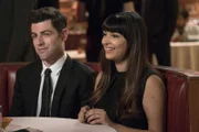 Schmidt (Max Greenfield, l.) und Cece (Hannah Simone, r.) haben eine Unstimmigkeit.