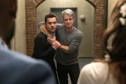 Als Jess' Ex-Freund Russell (Dermot Mulroney, r.) kurz vor der Hochzeit einfach auftaucht, gerät er mit Nick (Jake Johnson, l.) aneinander. Kein gutes Omen für die Hochzeit oder?