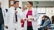 Der Bergdoktor Staffel 12 Folge 12 Ärzte-Ehepaar: Mark Keller als Dr. Alexander Kahnweiler, Rebecca Immanuel als Dr. Vera Fendrich.