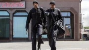 Bulle Koops (Aljoscha Stadelmann) und Gangster Hagen (Michael Rotschopf) räumen die Harzbank aus.