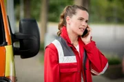 Iris (Isabell Polak) will als Schwimmtrainerin aufhören.