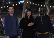Werden Zeugen von Nicks neustem Versuch, Jess endlich einen Antrag zu machen: Schmidt (Max Greenfield, l.), Cece (Hannah Simone, M.) und Winston (Lamorne Morris, r.) ...