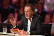 Spielleiter Hugo Egon Balder in seinem Element ...