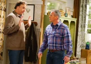 Schließen sich zusammen, um herauszufinden, wie sie dem Stress und den Schwierigkeiten mit ihren Ehefrauen am besten aus dem Weg gehen können: Adam (Matt LeBlanc, r.) und Don (Kevin Nealon, l.) ...