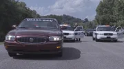 Hände hoch, Polizei! Auf der Suche nach dem Mörder von Kelly Knudson umzingelt die Polizei einen Tatverdächtigem mitten auf dem Highway...