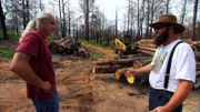 Die Waldbrandopfer sind von Roys handwerklichem Geschick und seiner Hilfsbereitschaft begeistert.