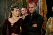Folge 3: Verbotene Liebe (Guinevere) Königin Igraine (Claire Forlani) und Merlin (Joseph Fiennes).