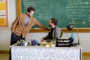 Jack Griffin (Glenn Howerton, l.); Seth (Brooks Wheelan, r.)