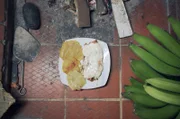 Kräuter, Knoblauch und Kurkuma: In Salento zaubert Mary Sol aus einer frischen Regenbogenforelle ein leckeres Mittagessen.