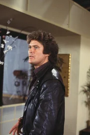Marco Berio, ein ehemaliger Mitarbeiter von F.L.A.G, nutzt seine Kenntnisse von K.I.T.T. um die CPU des Trans Am außer Kraft zu setzen und ihn gegen seinen Besitzer Michael Knight zu wenden.