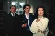 Kommissar Moser (Tobias Moretti, M.) und Stockinger (Karl Markovics, l.) befragen Heidi Staller (Daniela Ziegler, r.), die Ehefrau des Entführten.