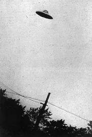 Ufo Files, Hangar 18 Ufo Warehouse, Ufo Files, Hangar 18 Grainy B&W image of purported UFO, Passoria, New Jersey