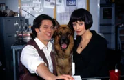 Irina (Agnieszka Wagner, r.) verdankt ihr Leben Rex und Kommissar Moser (Tobias Moretti, l.).
