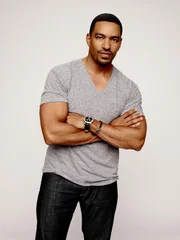 (1. Staffel) - Steht seiner Kollegin Laura mit Rat und Tat zur Seite, damit sie es schafft, Job und Familie unter einen Hut zu bringen: Billy Soto (Laz Alonso) ...
