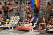 Nach seiner Trennung von Drew sucht Jack (Sean Hayes, vorne) verzweifelt nach Ablenkung und wird schließlich sogar fündig ...