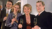 Nikola (Mariele Millowitsch, 2.v.re.) lässt sich nicht anmerken, dass sie für Dr. Schmidts Party einen eigenen, sehr spannenden Höhepunkt organisiert hat. Tim (Oliver Reinhard, re.) ist ebenso ahnlos wie Dr. Pfund (Alexander Schottky) und Dr. Borstel (Kerstin Thielemann).