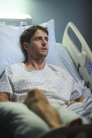 Ray James (Joey McIntyre) wurde von der gleichen Waffe angeschossen die auch seinen Freund getötet hat. Kennt er womöglich den Mörder?
