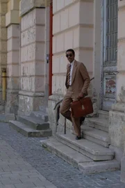 Frank Jackson (Parker Sawyers)