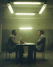 Frank Jackson (Parker Sawyers) und Victor (Alec Secareanu)