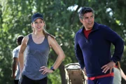 Während das Team in einem neuen Fall ermittelt, trifft JJ (AJ Cook, l.) auf einen alten Bekannten (Esai Morales, r.) ...